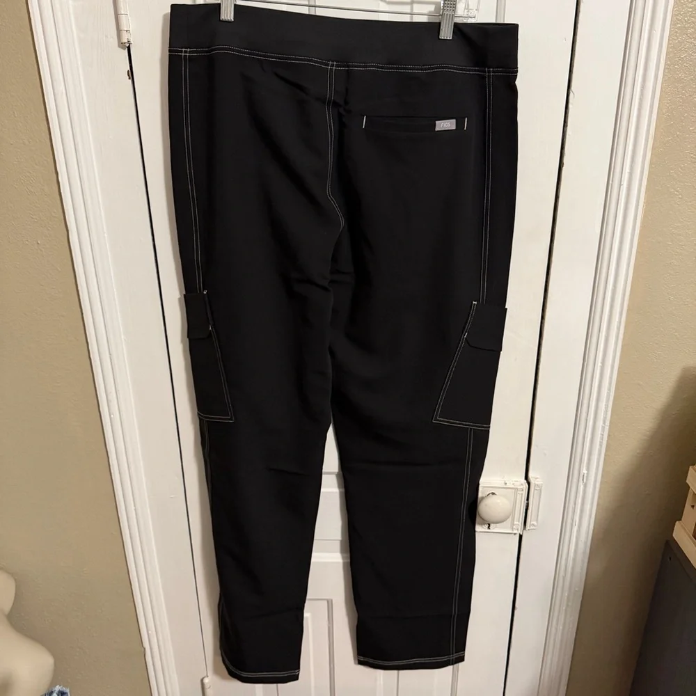 Figs Axim Cargo Utility Scrub Pants for Men Classic Fit Straight Leg Black XL S1